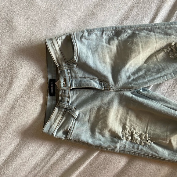 Fashion Nova, skinny ripped jeans :) - Picture 5 of 5